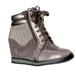 Lace up wedge sneakers with gold glitter and shine